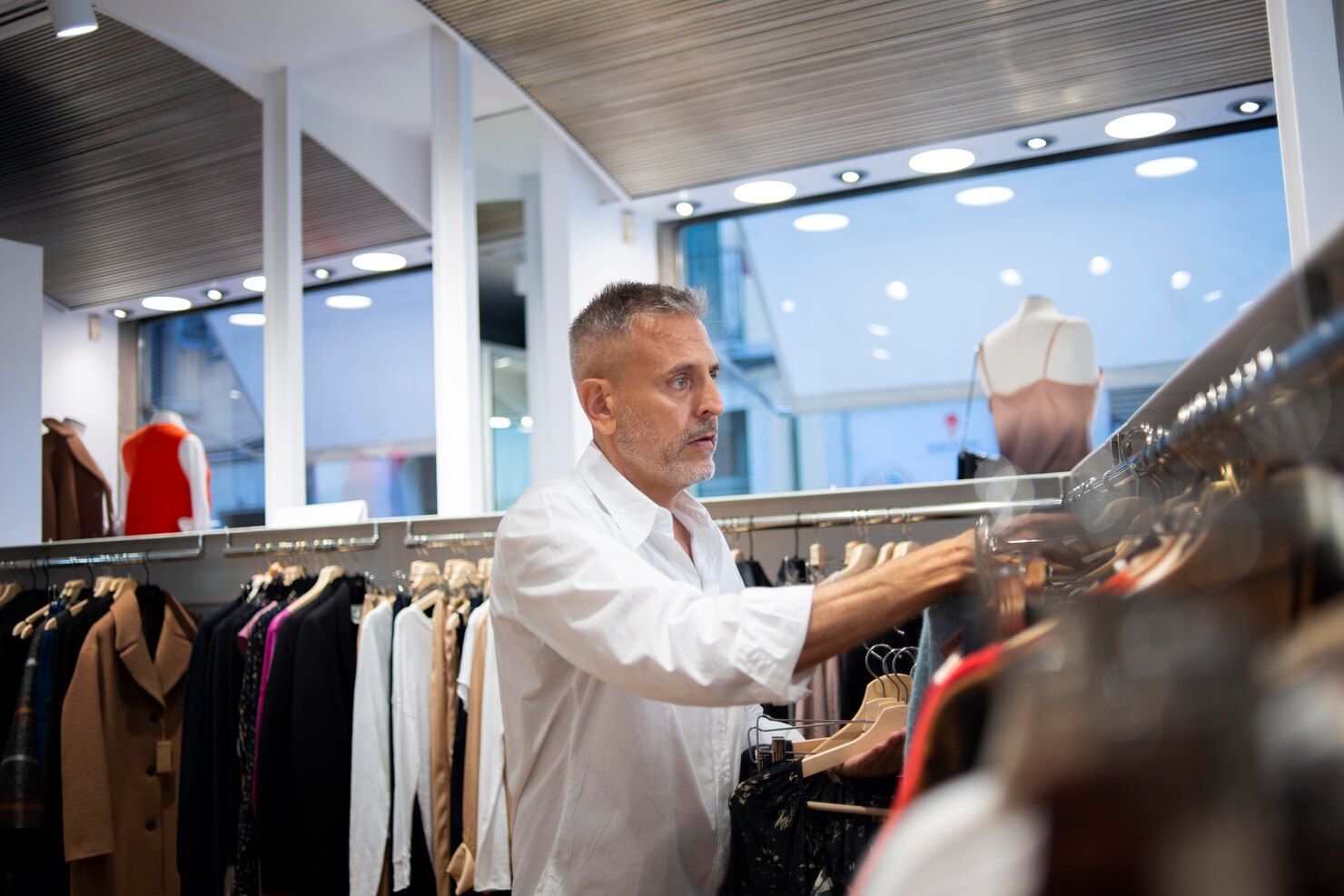 propietario preparandose reabrir 23 2149142189